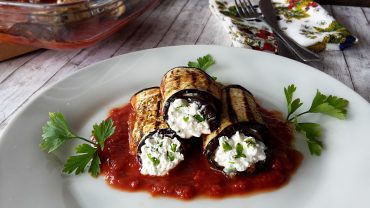 Eggplant rolls with cottage cheese
