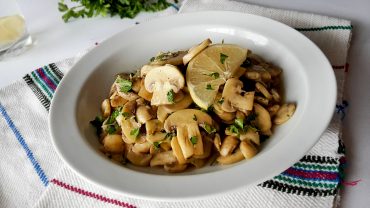 Sauteed mushrooms with garlic and parsley