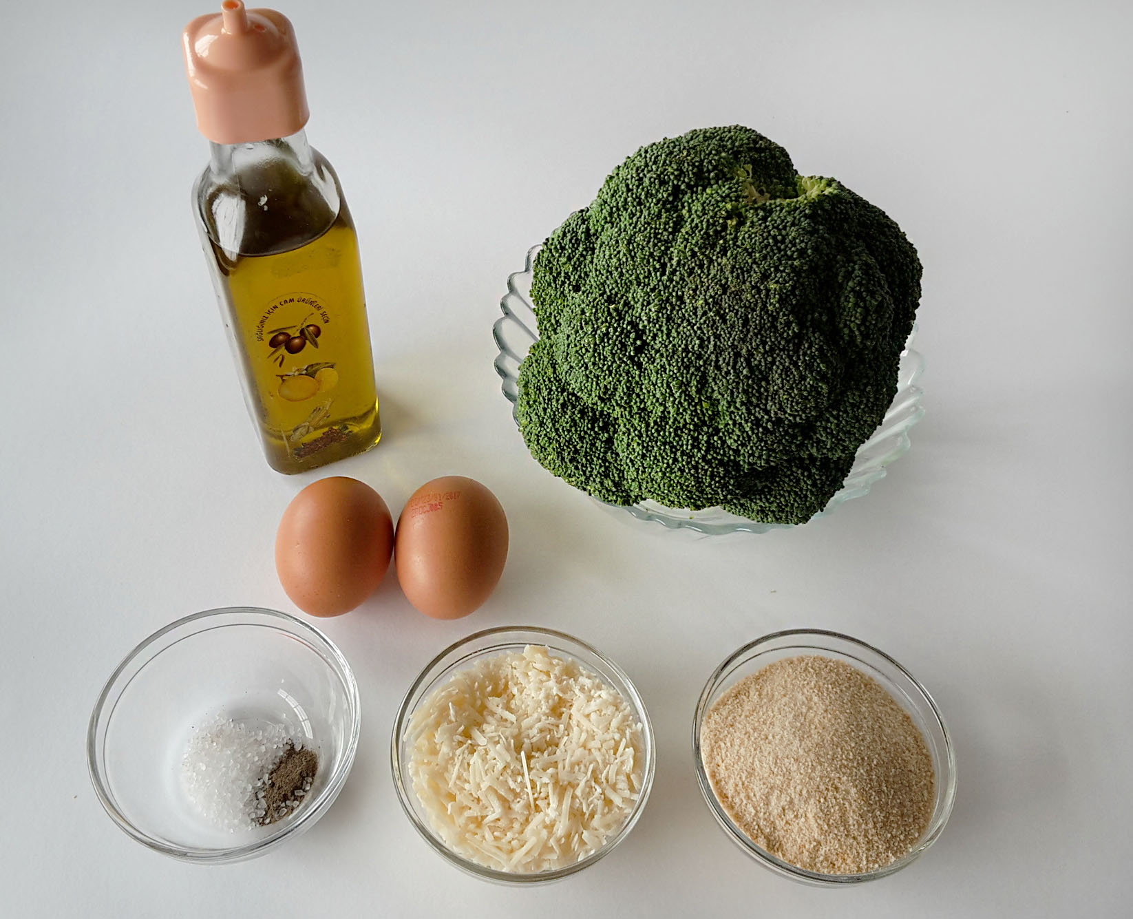clatite cu broccoli si sos de iaurt cu avocado