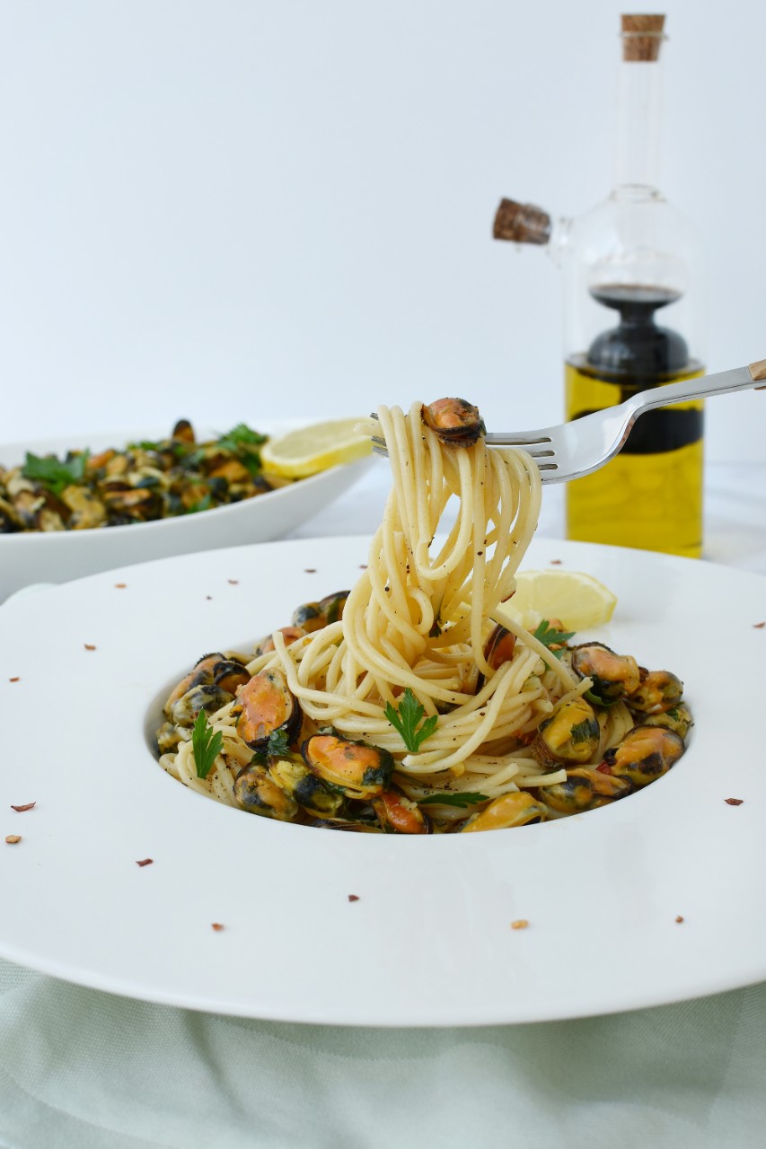 Spaghete cu midii in vin-foodieopedia
