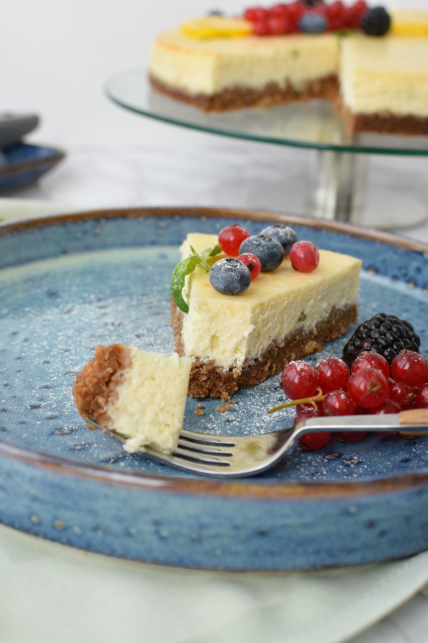 Cheesecake cu lamaie si busuioc - foodieopedia