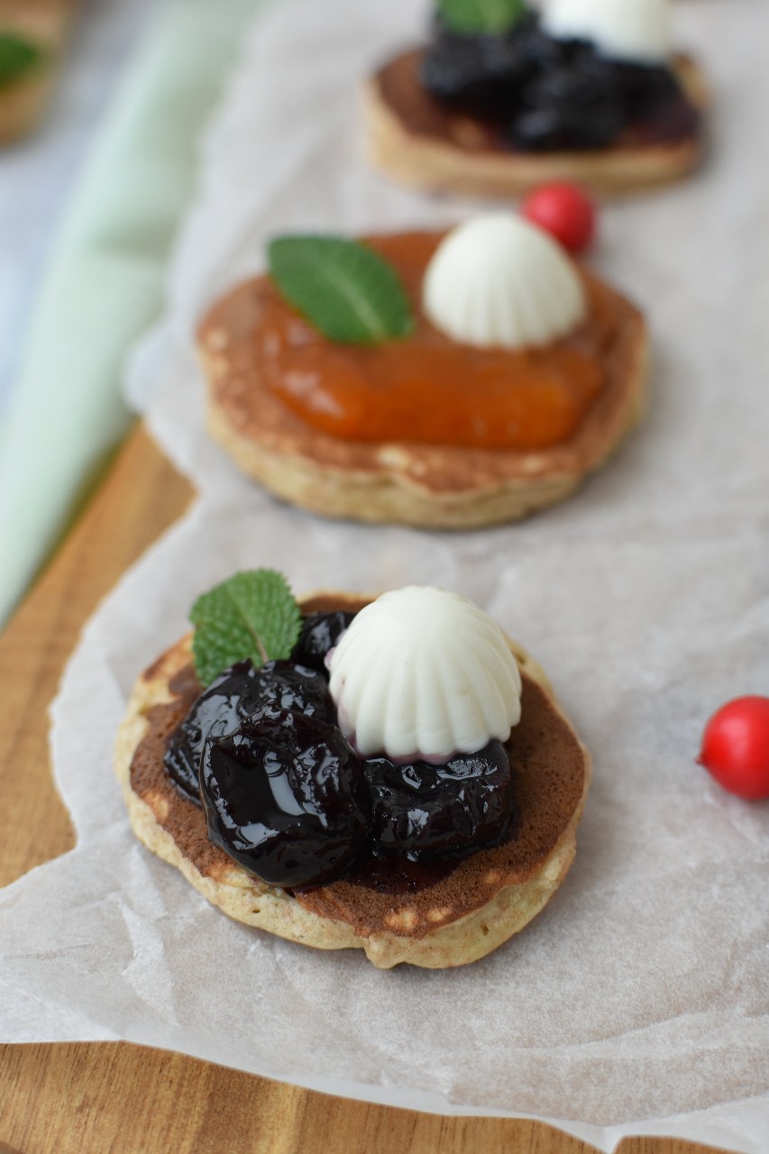 Mini-pancakes cu branza alba calcica - foodieopedia