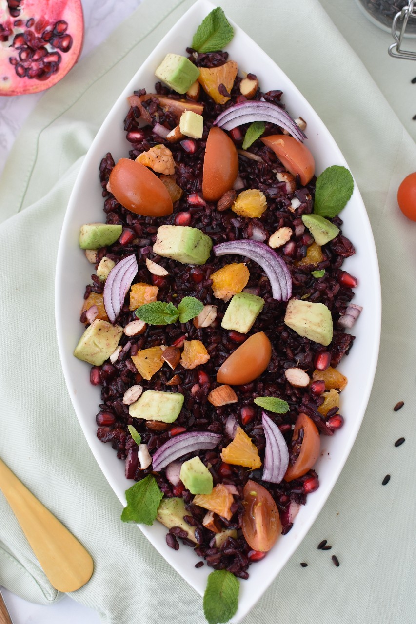 Salată cu orez negru - foodieopedia
