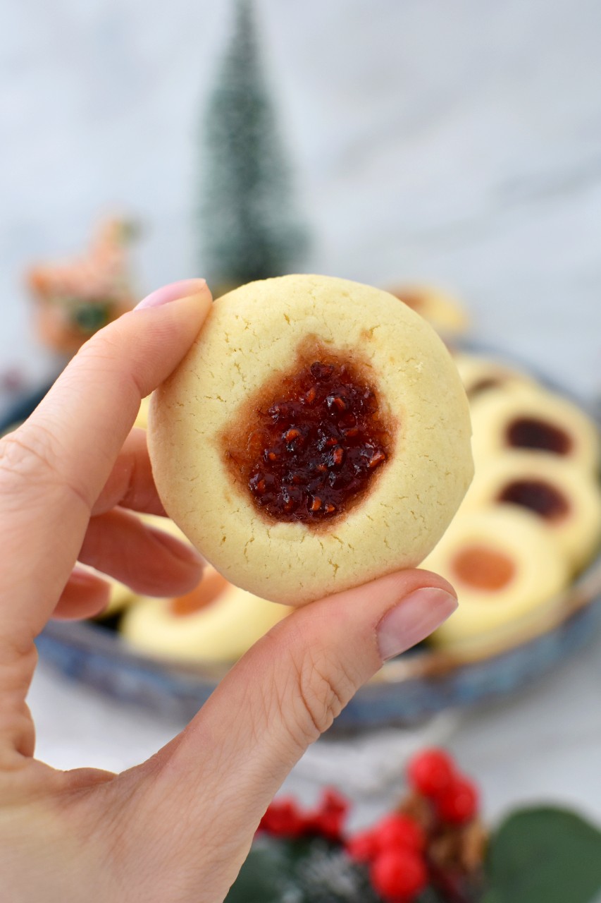 Biscuiti thumbprint cookies - foodieopedia.ro